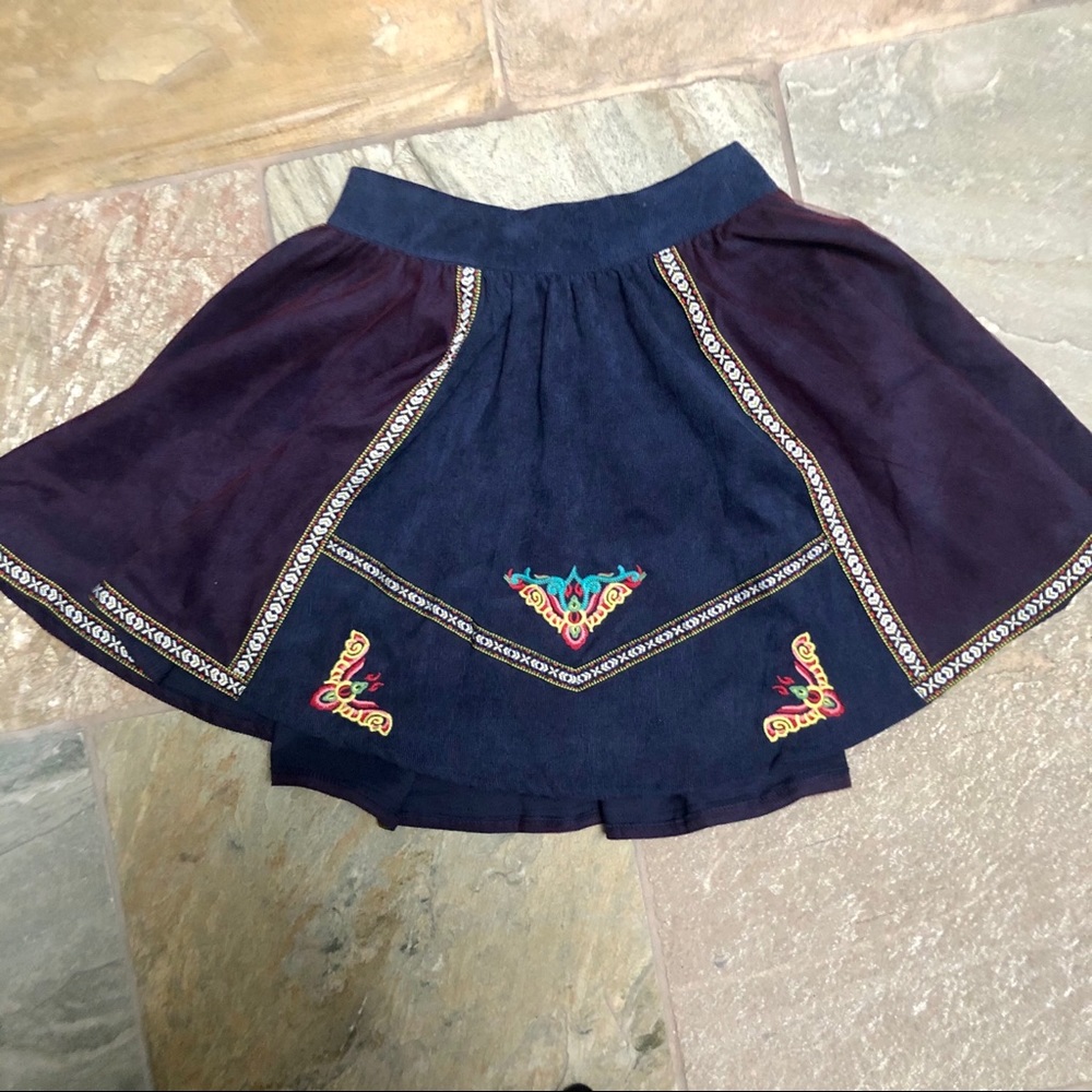 NWT Embroidered Skort - Picture 2 of 9
